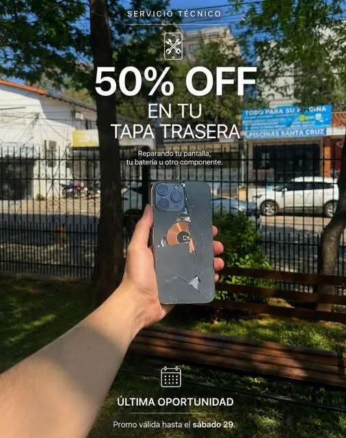 Tapa trasera de un iPhone dañada, lista para el cambio